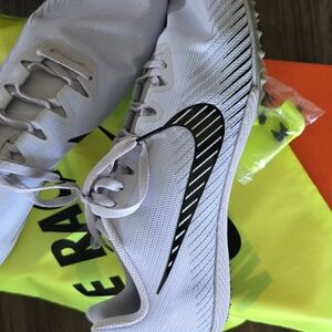 Nike Dynamic White and Black Sneakers